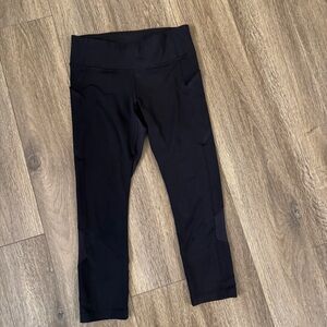 Women’s Lululemon Cropped Leggings, Size 4